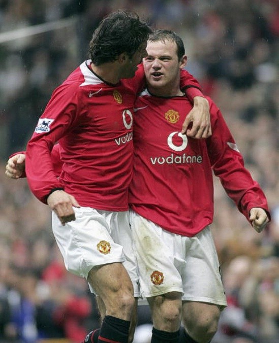 Ruud Van Nistelrooy (2004 – 2006): Mùa giải 2004/05 khi Rooney có mặt tại Old Trafford, Van Nistelrooy chỉ ra sân 17 trận ở Premier League vì chấn thương và do đó chỉ có 6 bàn thắng. Wayne Rooney được cho ra sân trong 29 trận và dù ghi 11 bàn cùng 5 kiến tạo, Man Utd về đích ở vị trí thứ 3 trong một mùa giải không danh hiệu. Ở mùa tiếp theo, Van Nistelrooy ra sân trong 35 trận, ít hơn Rooney chỉ 1 trận. Nistelrooy ghi 21 bàn và 5 kiến tạo còn Rooney có 16 bàn và 9 kiến tạo.